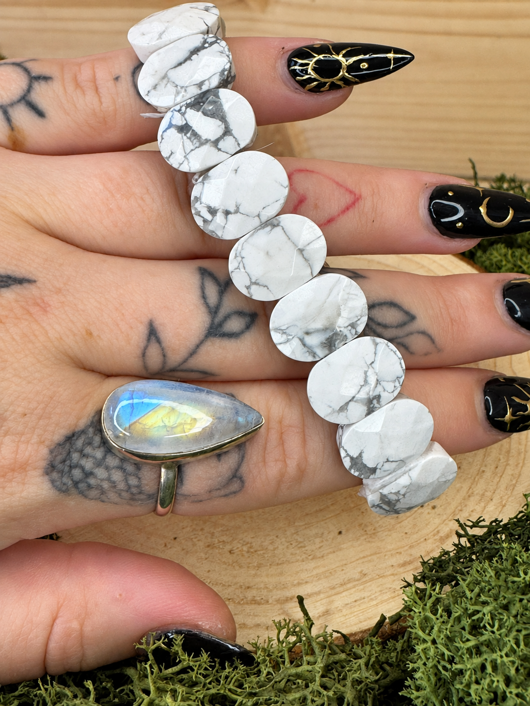 Polished Howlite crystal bracelet with chunky white and grey marbled beads