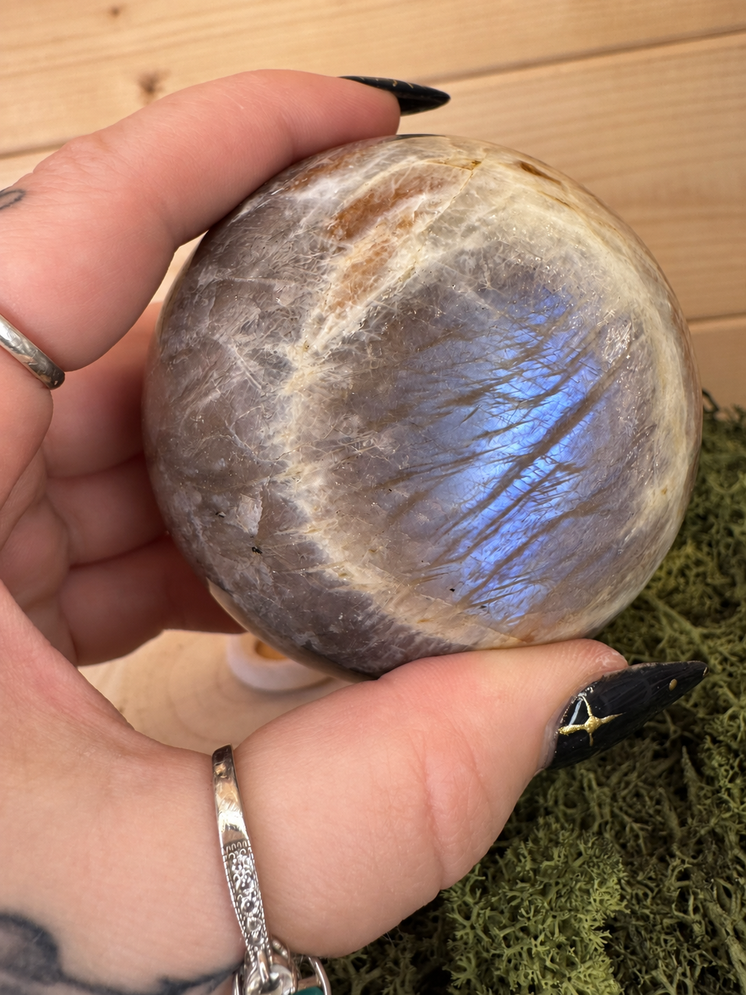 Moonstone and Sunstone sphere 471g with strong blue flash