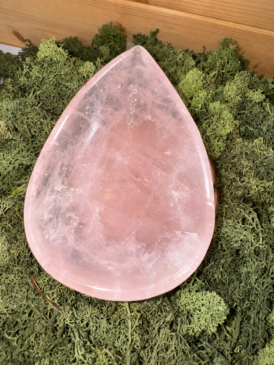 Large 511g natural Rose Quartz teardrop crystal bowl with asterism